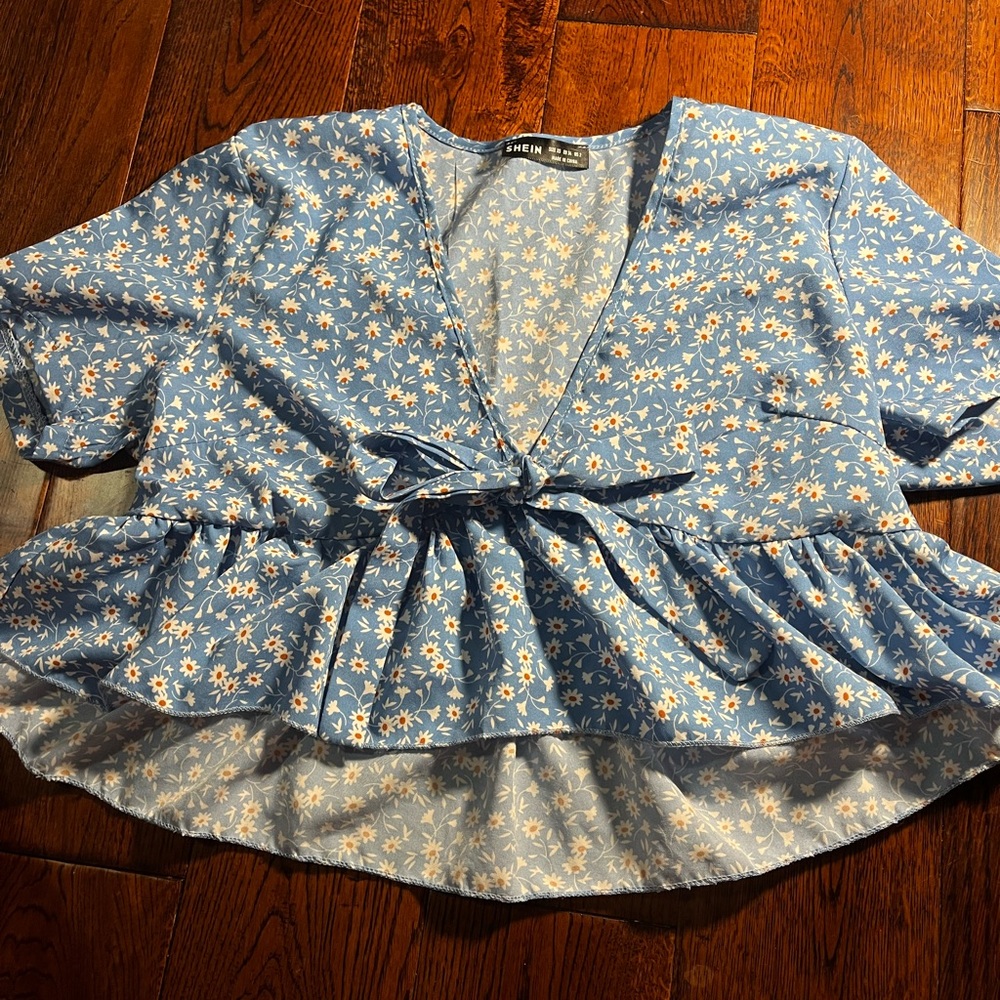 SHEIN, blue flower cropped shirt